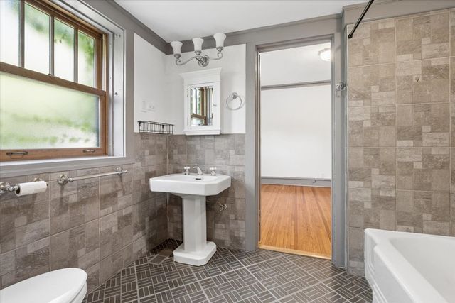 717 W Junior Terrace 1, Chicago, IL 60613