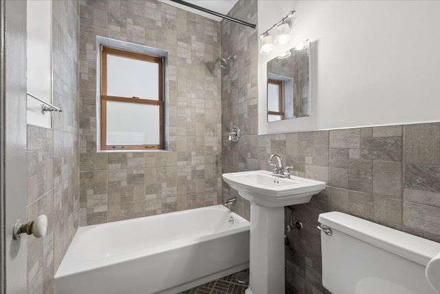 717 W Junior Terrace 1, Chicago, IL 60613