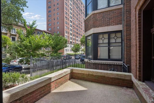 717 W Junior Terrace 1, Chicago, IL 60613