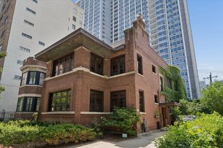 717 W Junior Terrace 1, Chicago, IL 60613