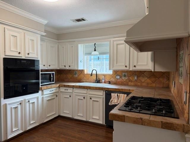 5031 Twin Candle Drive, Houston, TX 77018