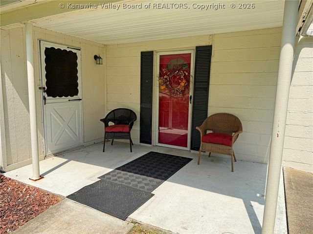 818 Daverton Road, Charleston, WV 25303