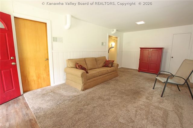 818 Daverton Road, Charleston, WV 25303