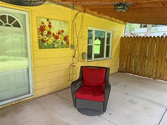 818 Daverton Road, Charleston, WV 25303