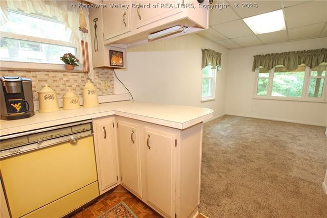 818 Daverton Road, Charleston, WV 25303