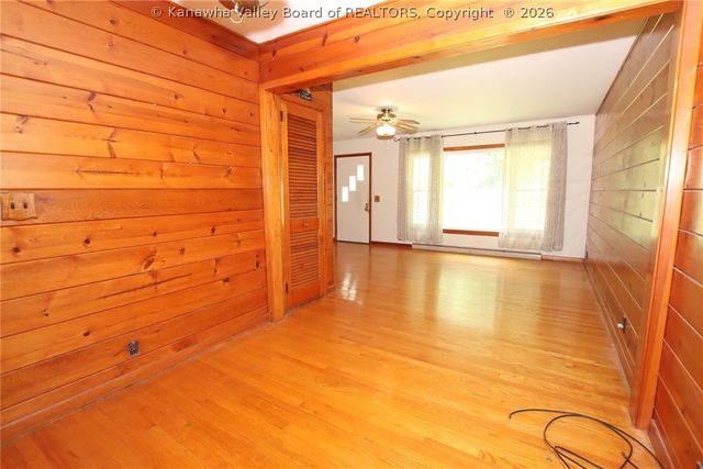 818 Daverton Road, Charleston, WV 25303