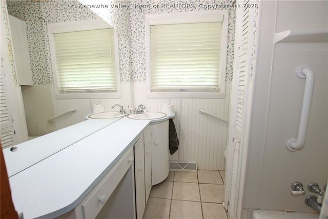 818 Daverton Road, Charleston, WV 25303