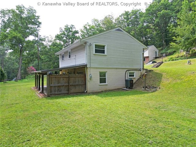 818 Daverton Road, Charleston, WV 25303