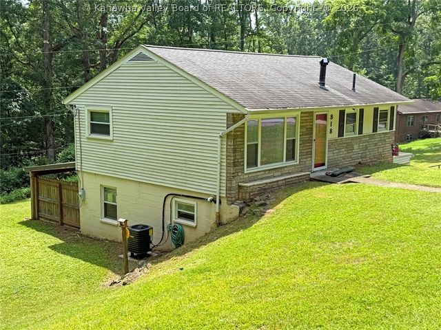 818 Daverton Road, Charleston, WV 25303