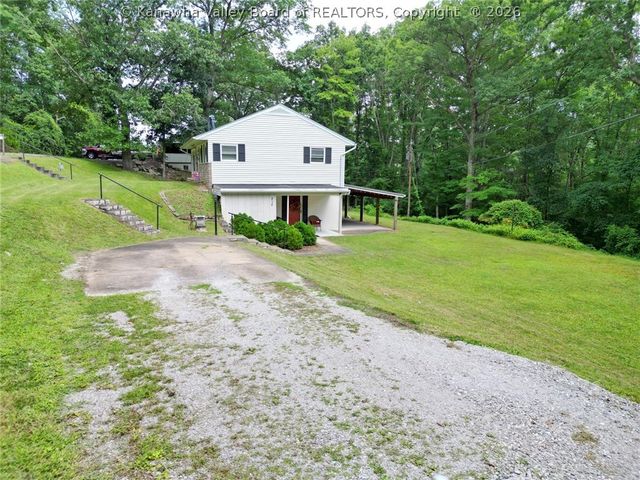 818 Daverton Road, Charleston, WV 25303
