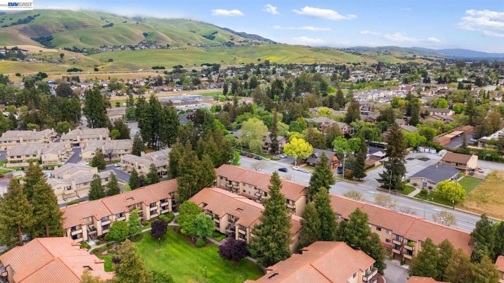 Image 28 of property listing at 162 Shaniko Cmn 66, Fremont, CA 94539