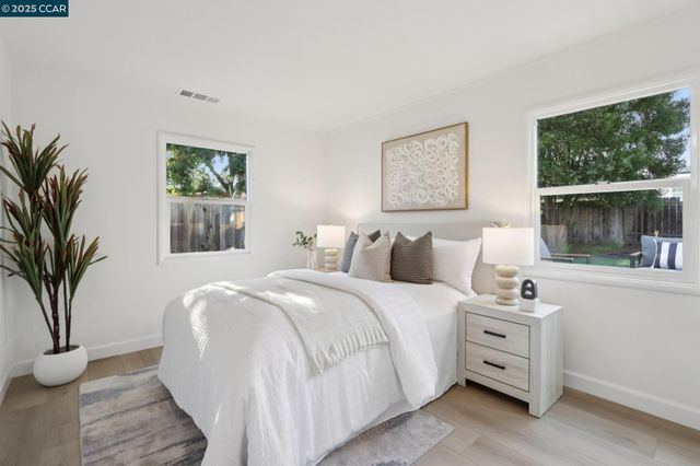 1467 Cape Cod Way, Concord, CA 94521