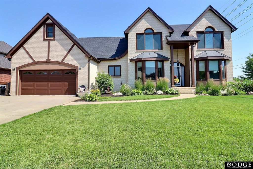 2534 Park Place Drive, Fremont, NE 68025