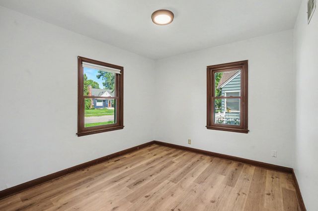 3830 Zenith Avenue N, Robbinsdale, MN 55422