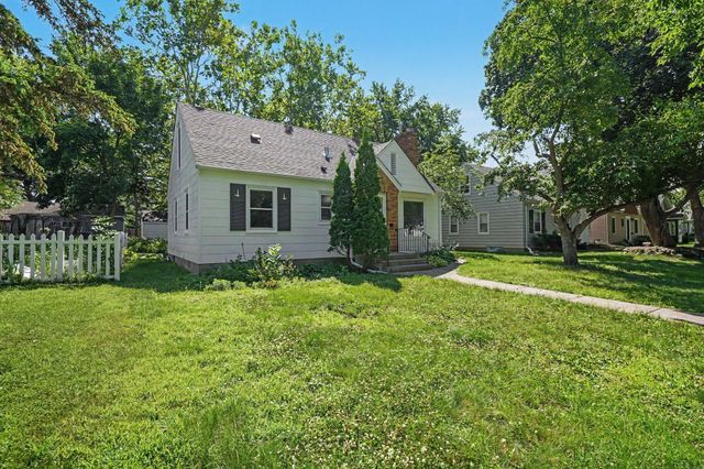 3830 Zenith Avenue N, Robbinsdale, MN 55422