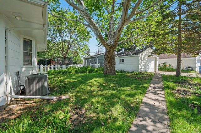 3830 Zenith Avenue N, Robbinsdale, MN 55422