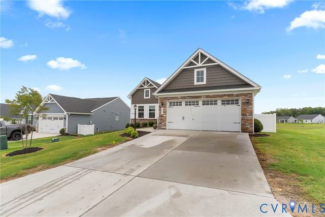 7721 Medalist Ln, New Kent, VA 23124