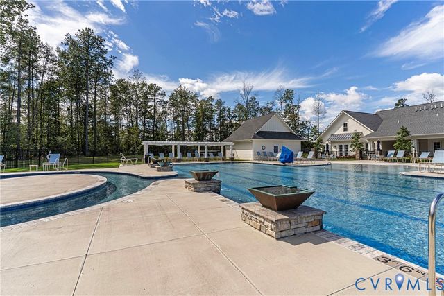 7721 Medalist Ln, New Kent, VA 23124