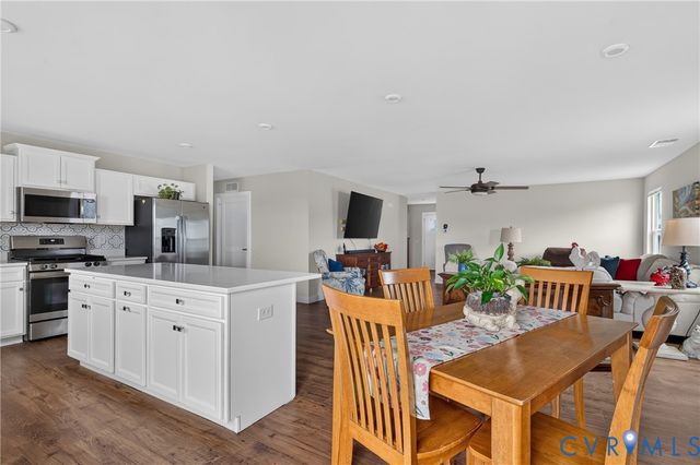 7721 Medalist Ln, New Kent, VA 23124