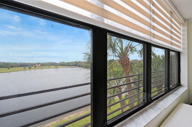 2768 S Carambola Cir S 403, Coconut Creek, FL 33066