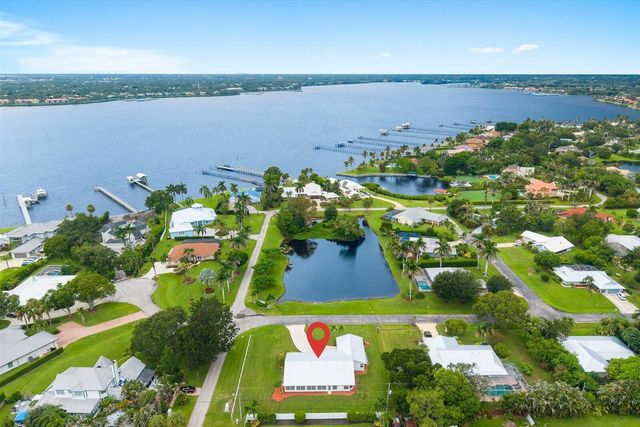 2375 NW Cove View, Stuart, FL 34994