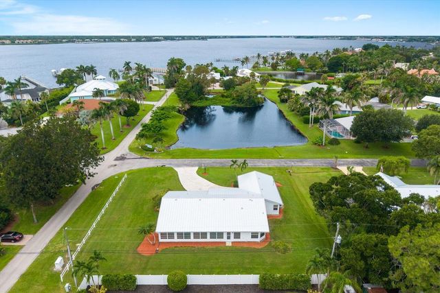 2375 NW Cove View, Stuart, FL 34994