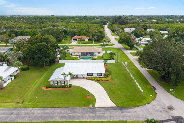 2375 NW Cove View, Stuart, FL 34994
