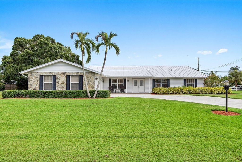 2375 NW Cove View, Stuart, FL 34994