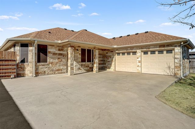 100 Magan LN, Jarrell, TX 76537