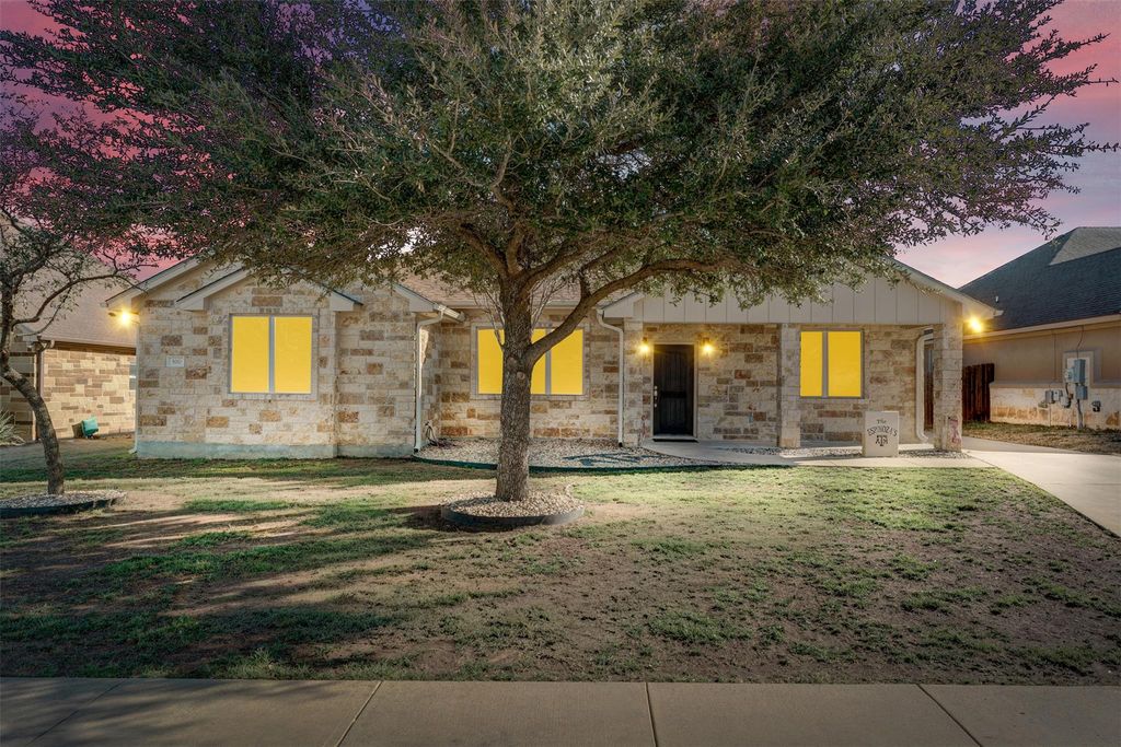 100 Magan LN, Jarrell, TX 76537