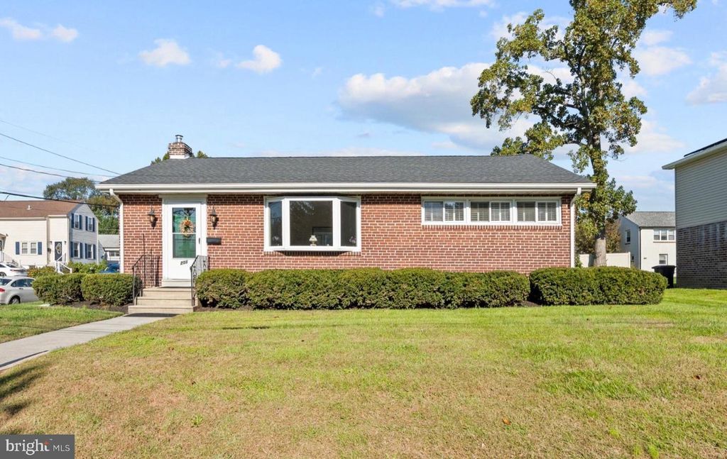 201 LINCOLN ST, FOLSOM, PA 19033 — exterior