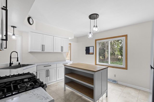 18345 Ashlea DRIVE, Brookfield, WI 53045