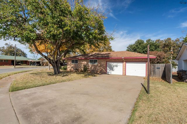 501 S HILLTOP STREET, Burkburnett, TX 76354