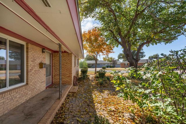 501 S HILLTOP STREET, Burkburnett, TX 76354