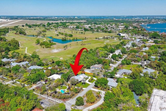 2366 SE Country Club Lane, Stuart, FL 34996