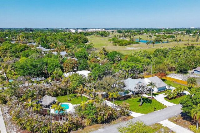 2366 SE Country Club Lane, Stuart, FL 34996