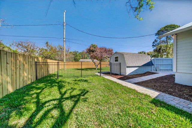 2366 SE Country Club Lane, Stuart, FL 34996