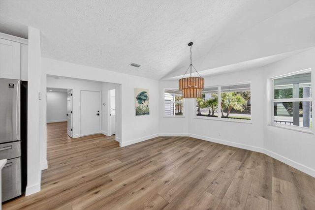 2366 SE Country Club Lane, Stuart, FL 34996