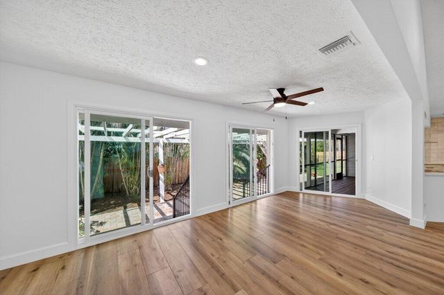 2366 SE Country Club Lane, Stuart, FL 34996