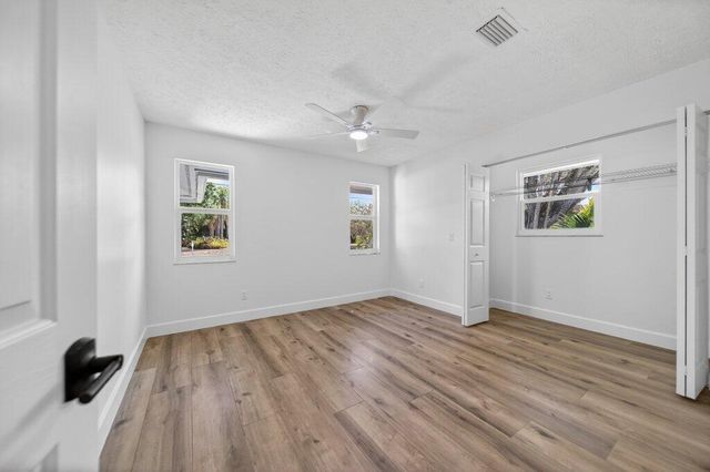 2366 SE Country Club Lane, Stuart, FL 34996