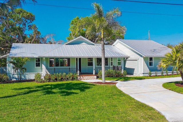 2366 SE Country Club Lane, Stuart, FL 34996