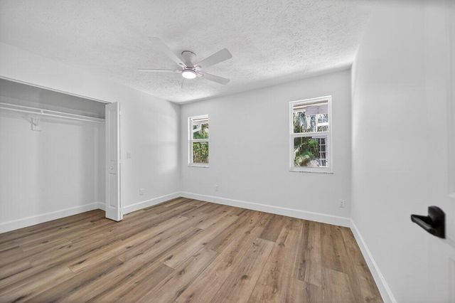 2366 SE Country Club Lane, Stuart, FL 34996