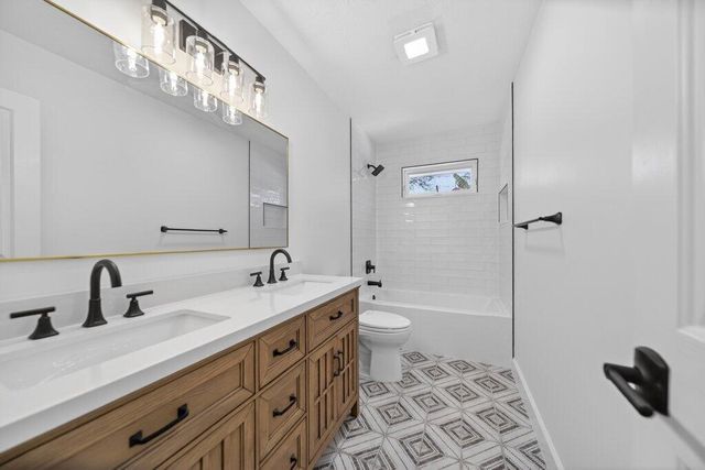 2366 SE Country Club Lane, Stuart, FL 34996