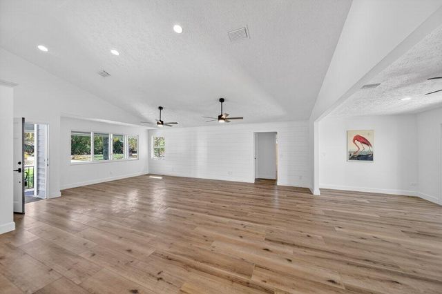 2366 SE Country Club Lane, Stuart, FL 34996