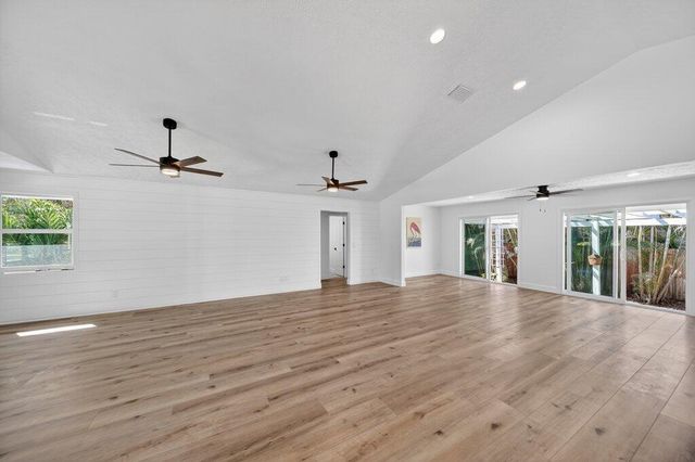 2366 SE Country Club Lane, Stuart, FL 34996