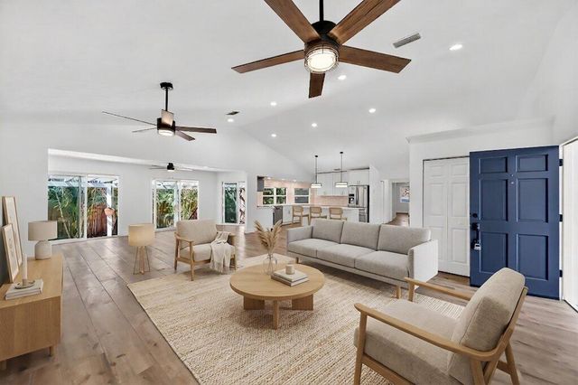 2366 SE Country Club Lane, Stuart, FL 34996