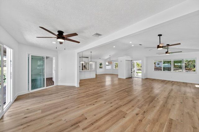 2366 SE Country Club Lane, Stuart, FL 34996