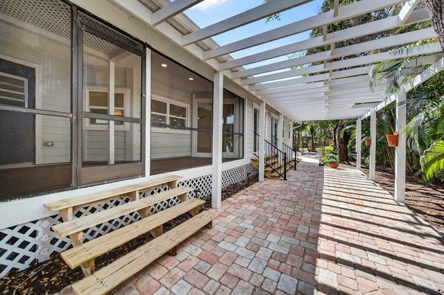 2366 SE Country Club Lane, Stuart, FL 34996