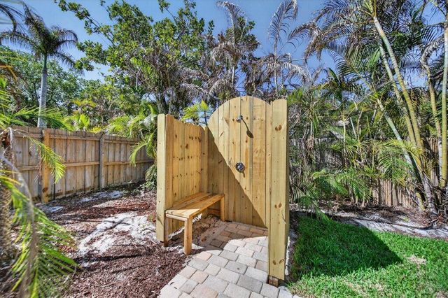 2366 SE Country Club Lane, Stuart, FL 34996