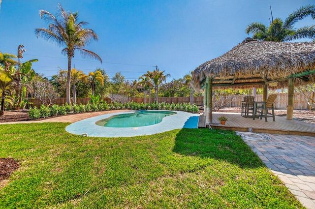 2366 SE Country Club Lane, Stuart, FL 34996